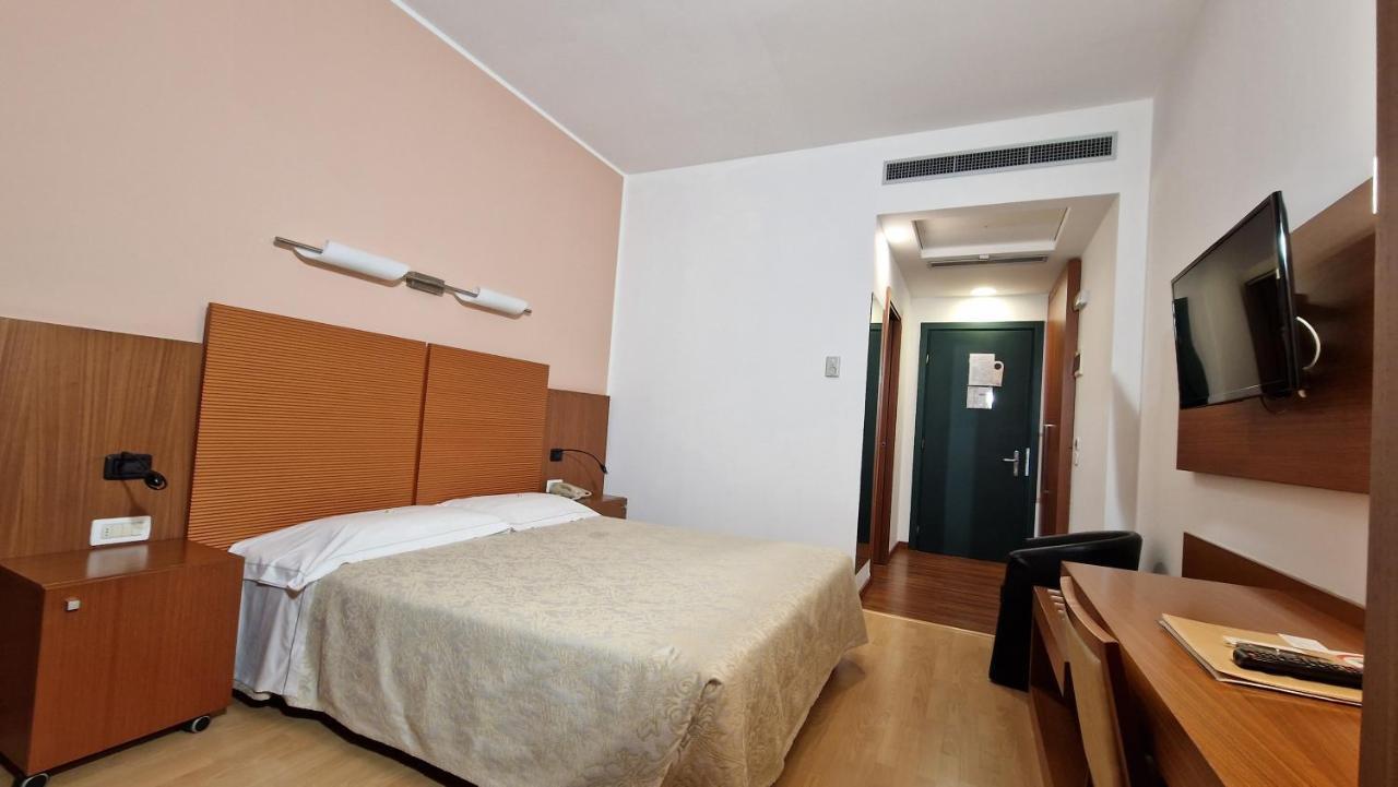 Bella Italia Palace Hotel Novara Exterior foto