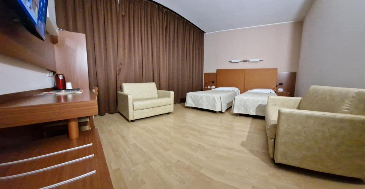 Bella Italia Palace Hotel Novara Exterior foto